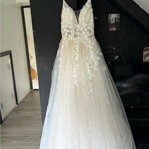 Elegant Cream Wedding Dress
